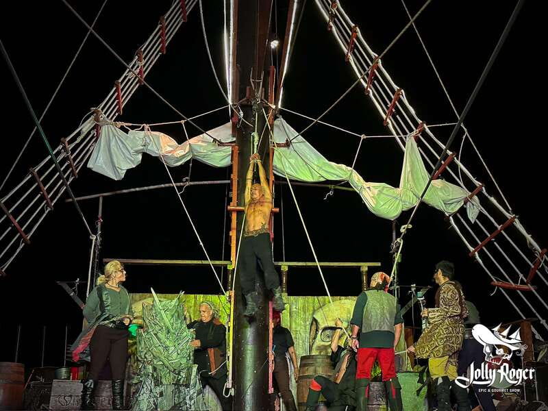 Cancún: Jolly Roger Pirate Dinner Cruise 2025 - How the evening works for families