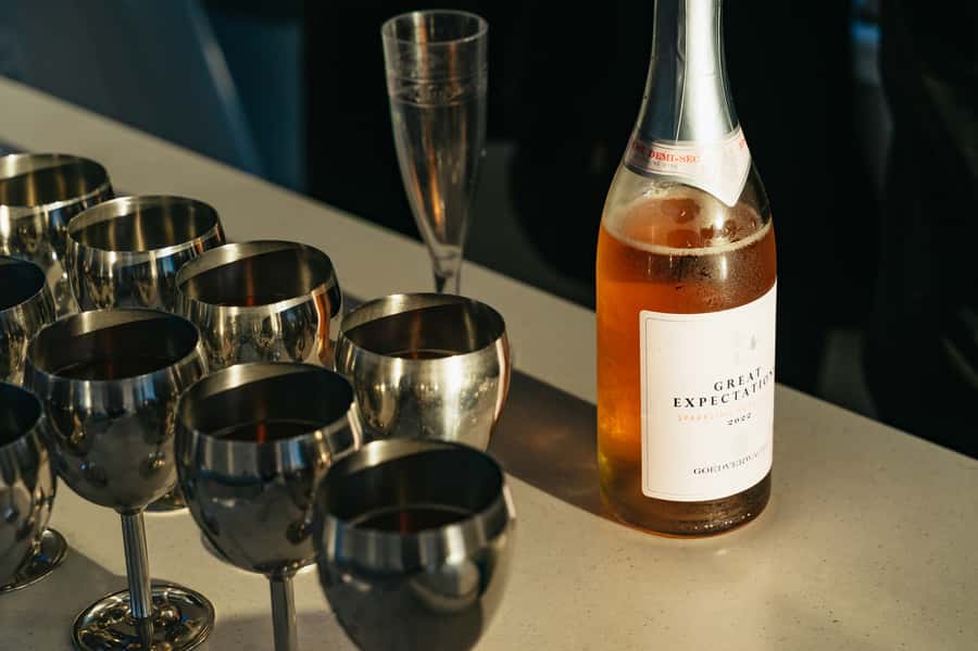 Cape Town: Sunset Champagne Cruise and 3-Course Dinner - Choosing the boat and settling in