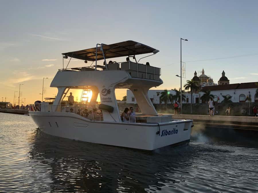 Cartagena: Cruise by the Bay with Dinner and Wine - Key points before you book