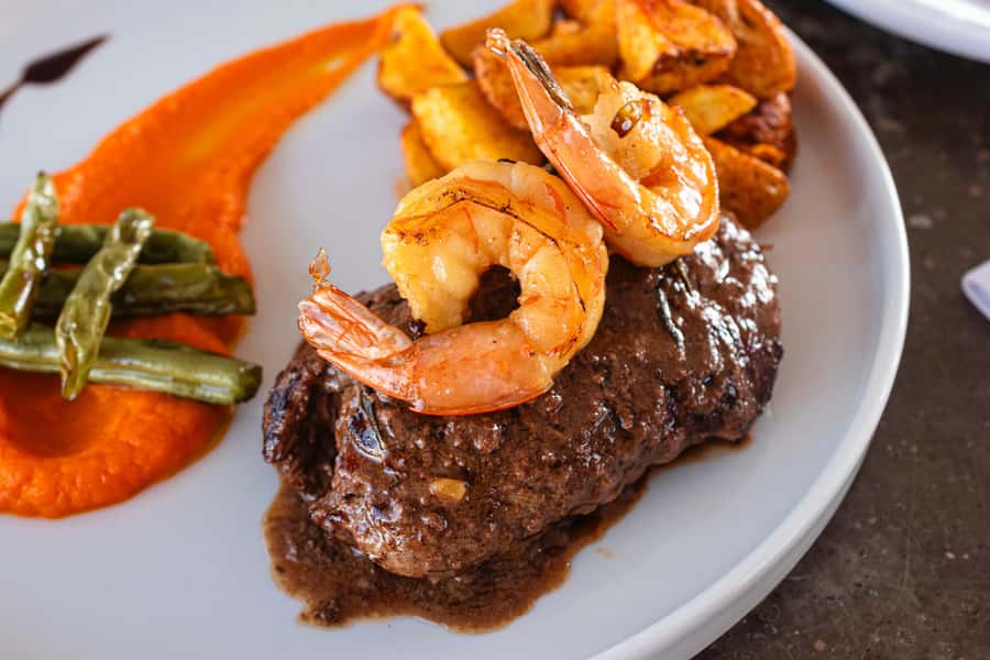 Cartagena: Cruise by the Bay with Dinner and Wine - Who should book this cruise?