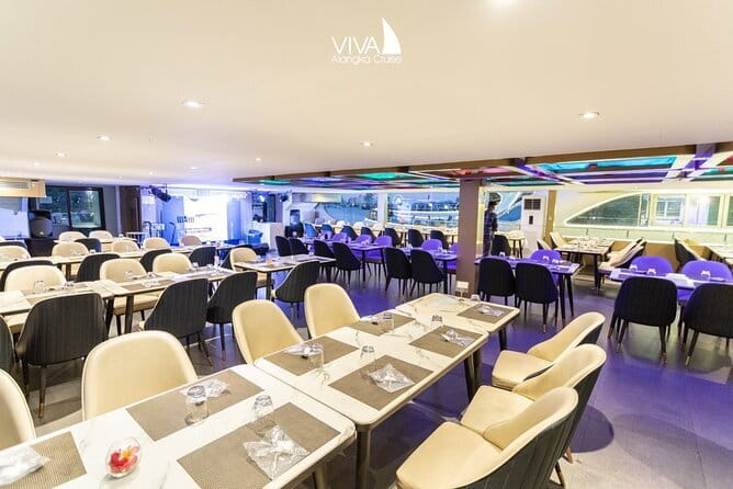 Chao Phraya River Serenade: VIVA Alangka Dinner Cruise, Bangkok - An international buffet with Thai desserts
