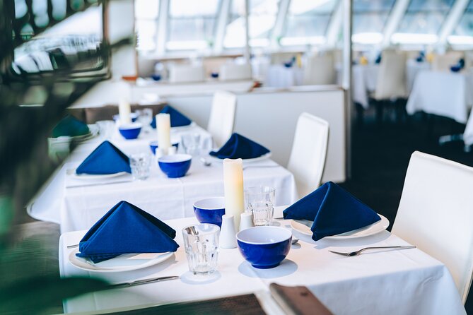 Charles Darwin Dinner Cruise - How the service shapes the evening