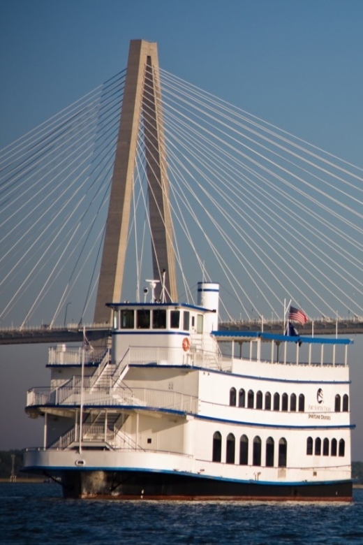 Charleston: Luxury Harbor Dinner Cruise - Who should book this Charleston dinner cruise?