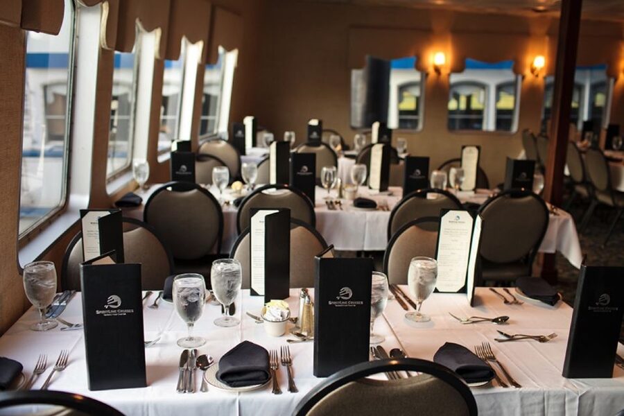 Charleston: Luxury Harbor Dinner Cruise - Live music and the onboard mood