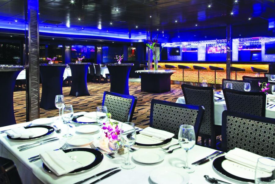 Chicago: Christmas Eve Lake Michigan Gourmet Dinner Cruise - Dinner, DJ Music, and the Evening Rhythm