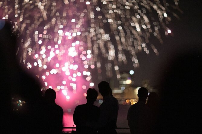 City Cruises Chicago: Fireworks Premier Plus Dinner Cruise - Music, dress, and the overall mood