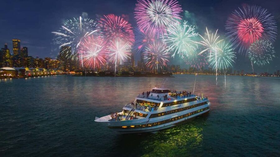 City Cruises Chicago: Lake Michigan Fireworks Dinner Cruise - Key points to know before boarding
