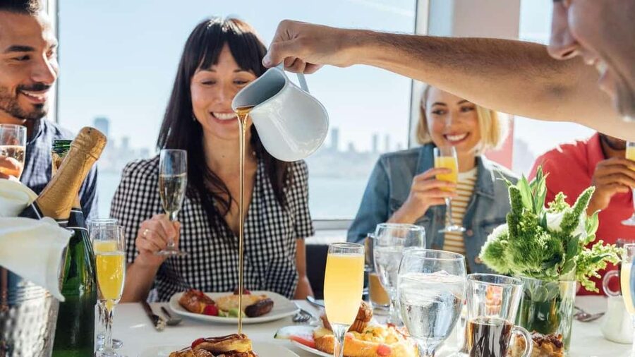 City Cruises Chicago: Lake Michigan Lunch or Dinner Cruise - Who should book this cruise?