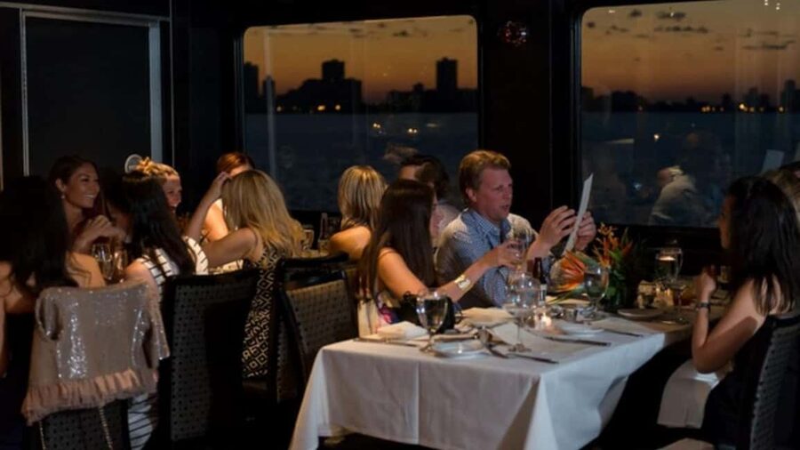City Cruises Chicago: Premier Lunch or Dinner Cruise - The route from the Hancock building to Willis Tower