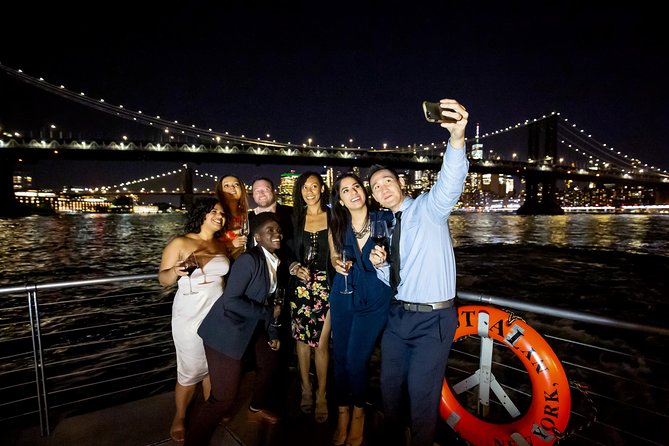 City Cruises New York: Bateaux Premier Dinner Cruise - Brooklyn Bridge arrives with the turn toward the East River