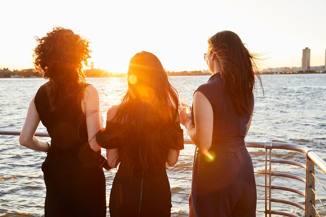 City Cruises New York: Signature Dinner Cruise - The buffet dinner and what you should expect