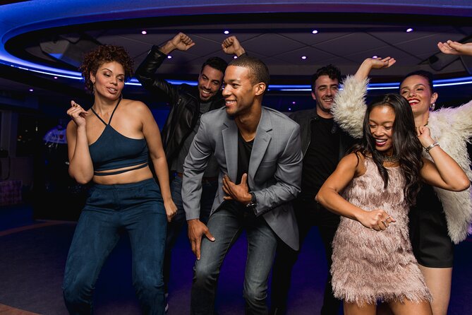 City Cruises New York: Signature Dinner Cruise - Music, dancing, and the party mood