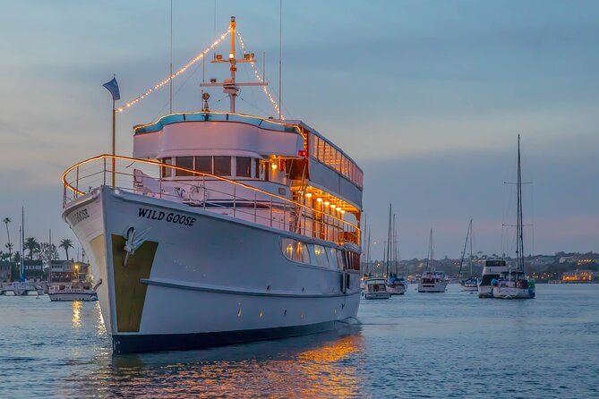 City Cruises Newport Beach: Orange County Premier Dinner Cruise - Sunset turns Newport Harbor into the dining room