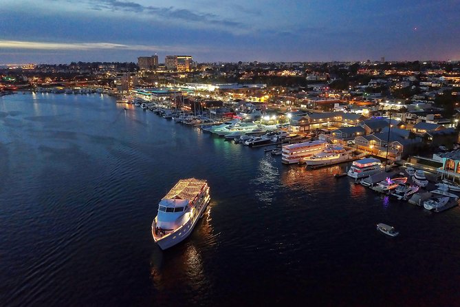City Cruises Newport Beach: Orange County Premier Dinner Cruise - Music keeps this from feeling like a quiet restaurant