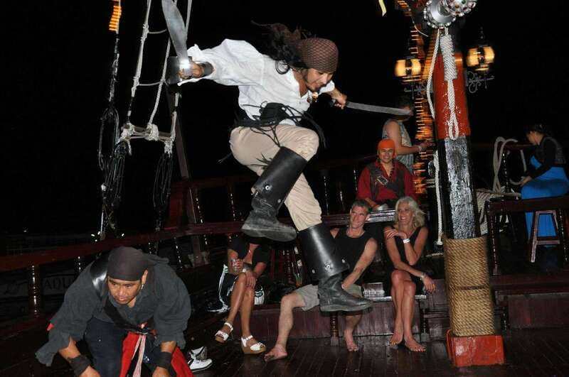 Cozumel: Pirate Ship Cruise with Open Bar, Dinner, and Show - Dinner arrives with a proper table setup
