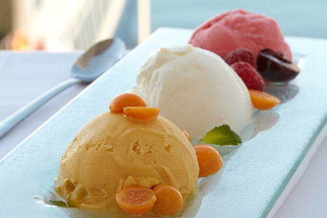 Cruise and Dine Dinner / Cape Town: Sunset Champagne Cruise and 3-Course Dinner - Weather is the deal breaker