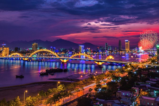 Da Nang by Night from Hoi An: Seafood dinner, night market and cruise trip - Seafood dinner and the social style of nhau