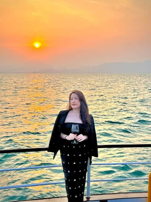 Da Nang: Experience a Magical Sunset Dinner Cruise in DN Bay - Finding Poseidon Cruise at 36 Bach Dang Street