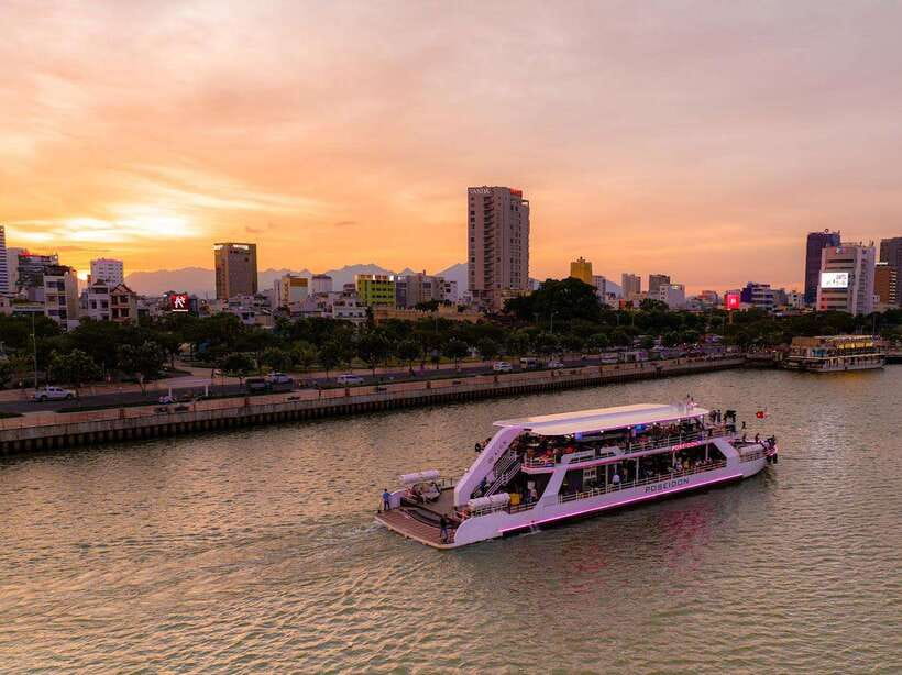Da Nang: Poseidon Cruise with Dinner and Dragon Bridge Show - What the One-Hour Sailing Feels Like