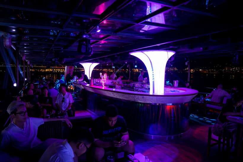 Da Nang: Poseidon Cruise with Dinner and Dragon Bridge Show - Rain, Wind, and Seating Advice