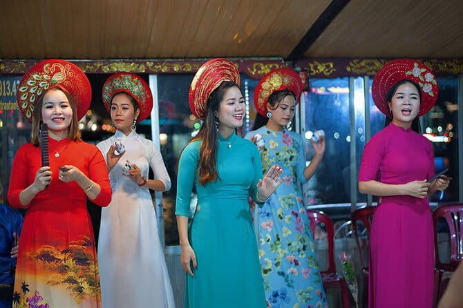 Dinner Cruise & Music Folk Song on the Perfume River in Hue - Meeting the dragon boat at Toa Kham