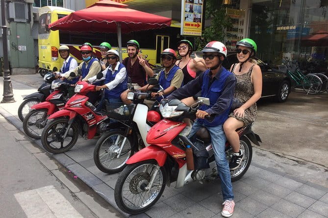 Dinner Cruise & Music Folk Song on the Perfume River in Hue - Who should book this evening?