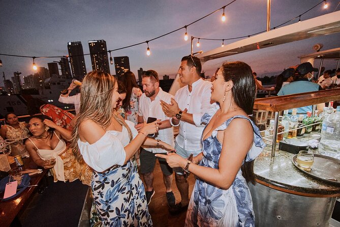 Dinner cruise on Cartagena's bay with Sibarita Master - Four courses, wine, and the reality of the meal