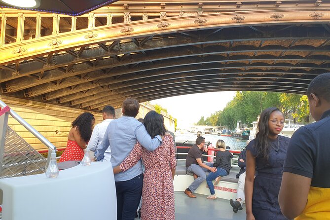 Dinner Cruise Prestige Check-out from the Eiffel Tower - Louvre, Notre-Dame, and the Île de la Cité