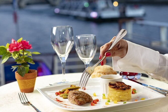 Dinner Cruise Prestige Check-out from the Eiffel Tower - Service and the mood on board
