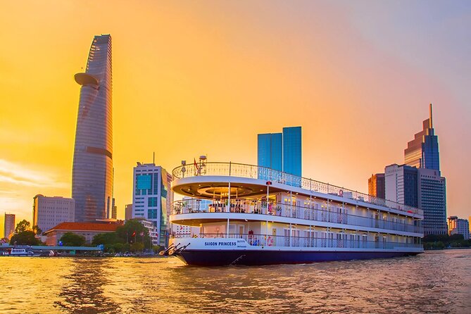 Dinner On Cruise In Ho Chi Minh City With Private Table - Service and the role of the guide
