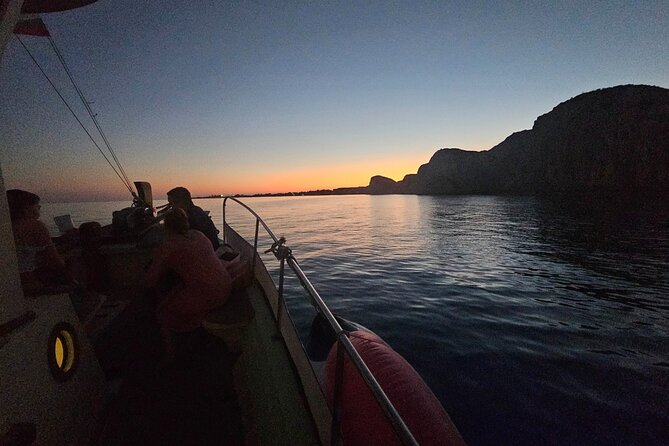 Dreamy Cruise sunset tour with dinner and unlimited wine! - Sunset over the sea horizon