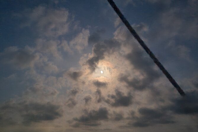 Dreamy Cruise sunset tour with dinner and unlimited wine! - Simple preparation for a better boat trip
