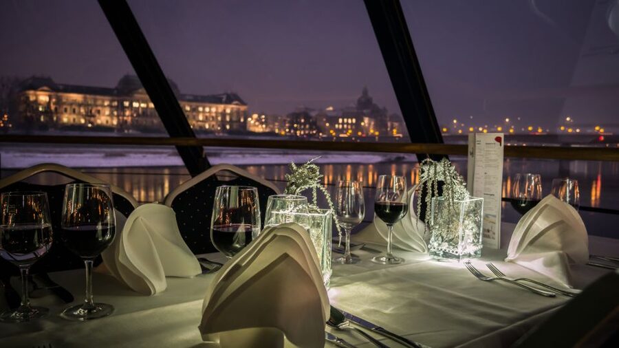 Dresden: Evening River Cruise with Dinner - Key points to know before booking