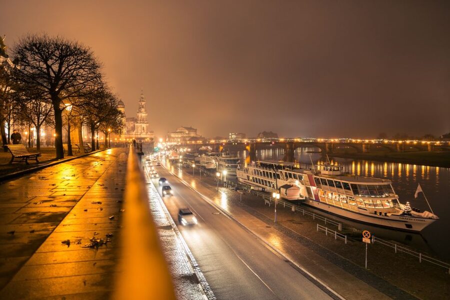 Dresden: Evening River Cruise with Dinner - The return to Dresden’s glowing old town