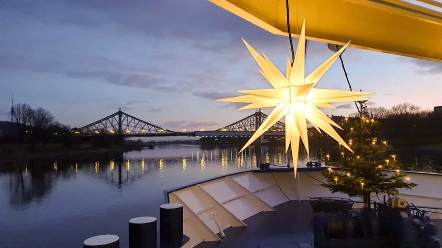 Dresden: Winterlights Evening River Cruise with Dinner - Key points to know before you book