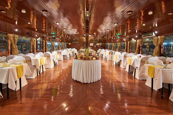 Dubai: 2-Hour Evening Dhow Cruise and Dinner - Dinner with Arabic touches and familiar choices