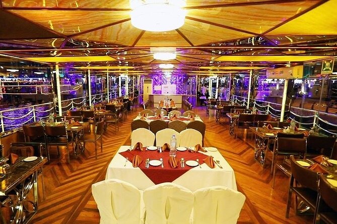 Dubai Creek Dhow Cruise Dinner - Live entertainment and the mood onboard