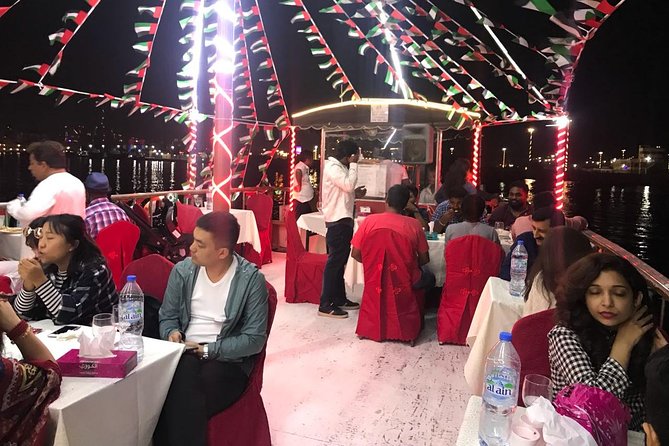 Dubai Dhow Cruise Dinner in Creek - How the cruise handles groups and service