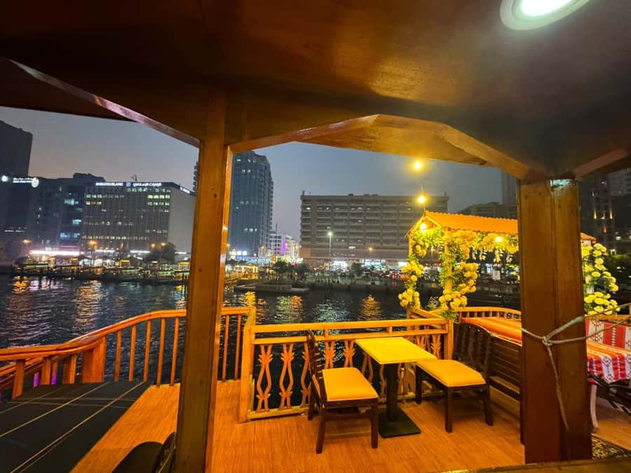 Dubai: Luxury Dinner Cruise with Live Music - Timing, meeting points, and the main practical risk