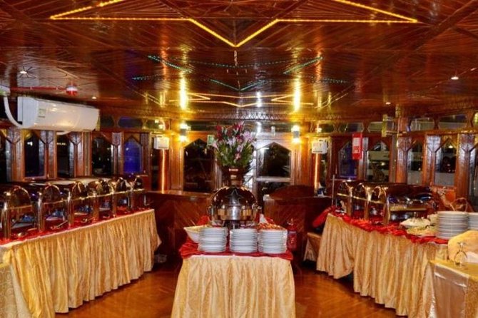 Dubai Marina Cruise Dinner with Entertainment Show - Tanura dancing and the limits of the show