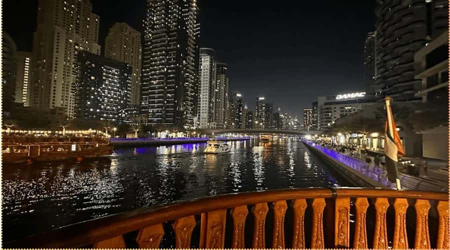 Dubai: Marina Dhow Dinner Cruise with Live Entertainment - Lower deck or upper deck?
