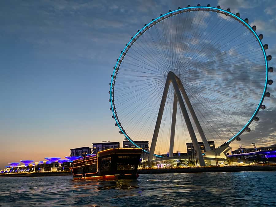 Dubai Marina: Dinner Cruise in a Traditional Boat - Key points at a glance