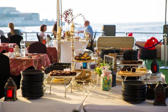 Dubai Marina Dinner Cruise with Live Music & Open Bar - Why Dubai Marina is the right setting for dinner afloat