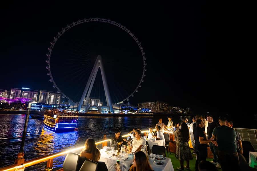 Dubai: Marina Dream Sea Lounge Cruise Dinner - Tanoura entertainment and the evening mood
