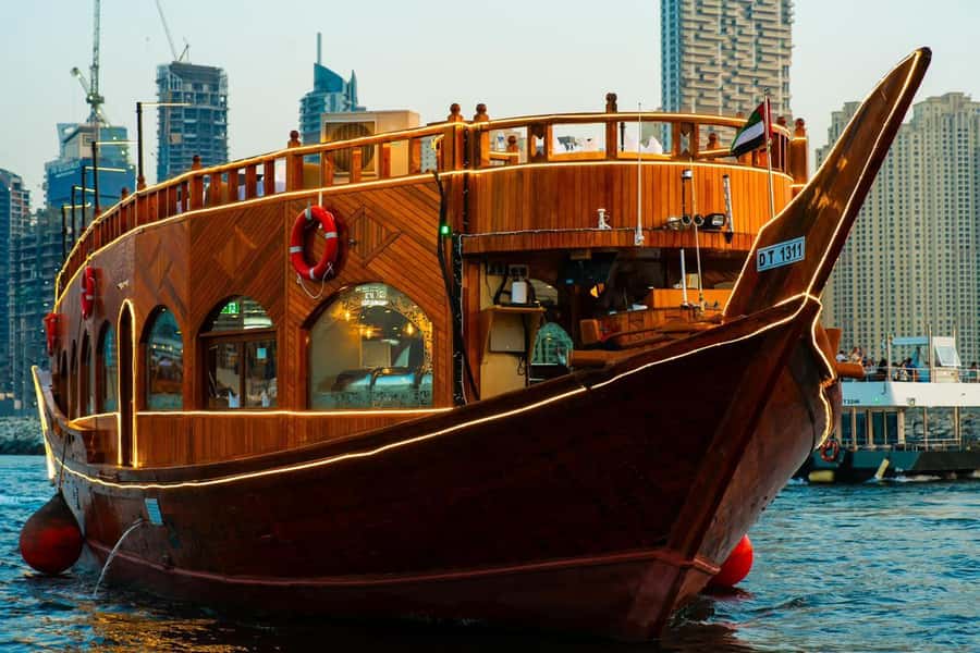 Dubai: Marina Dream Sea Lounge Cruise Dinner - Boarding at Dubai Harbour near Gate 2