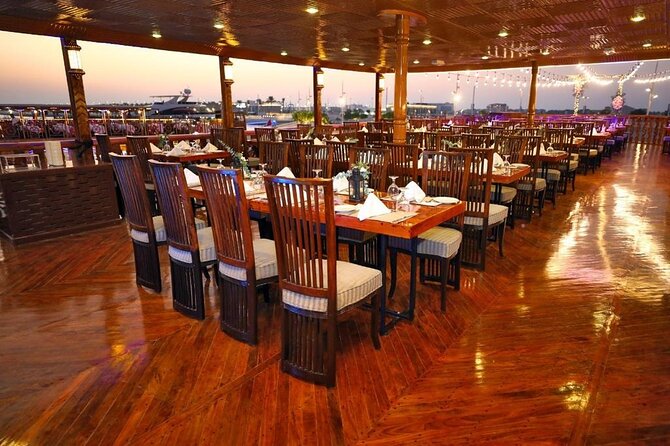 Dubai Marina Luxurious Dhow Cruise Dinner International Buffet - The international buffet: what to expect