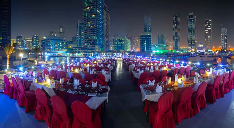 Dubai: Marina Luxury Dhow Dinner Cruise - Arabic welcome before the buffet