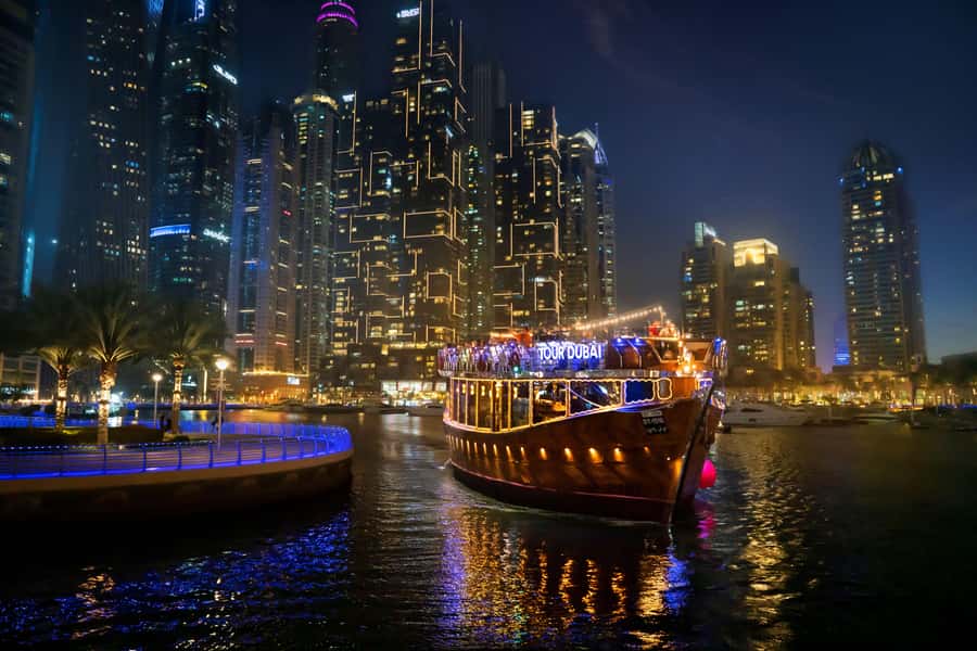 Dubai: Marina Luxury Dhow Dinner Cruise - Music, atmosphere, and the social side of the cruise