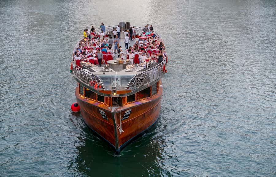 Dubai: Marina Luxury Dhow Dinner Cruise - How the full evening unfolds