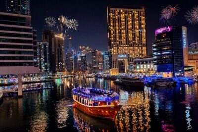 Dubai Marina: Luxury Dhow Dinner Cruise with Hotel Transfer